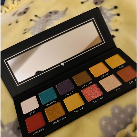BOXYCHARM Hello Charmer Eyeshadow Palette - Picture 6 of 11